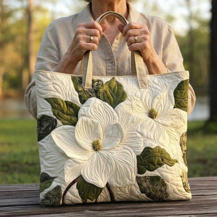 Handgemaakte Matelassé Tas - Elegante Witte Lelies
